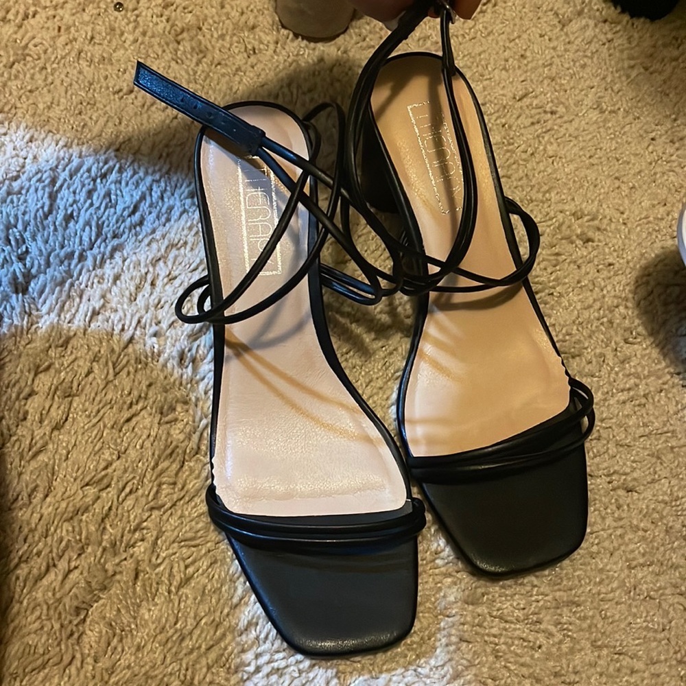 Black princess polly heels -sizes 8